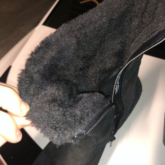 Fluffy black boots - Picture 2 of 2